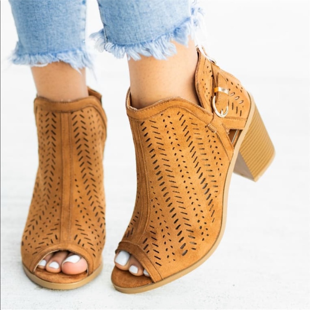 🎉Restocked 🎉  3 Colors laser open toe booties - Picture 5 of 11